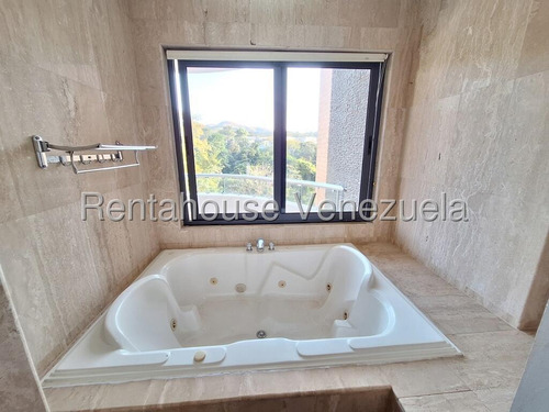 Apartamento En Alquiler Terrazas Del Country Valencia, Espectacular Apartamento Con Acabados De Lujo, Hermosas Vistas A Los Campos De Golf Y Dique De Guataparo, Doble Anillo De Seguridad. Dapo