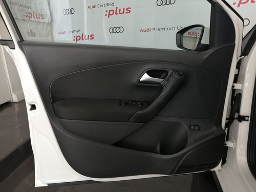Imagen 6 de 15 de Volkswagen Vento Confortline Plus