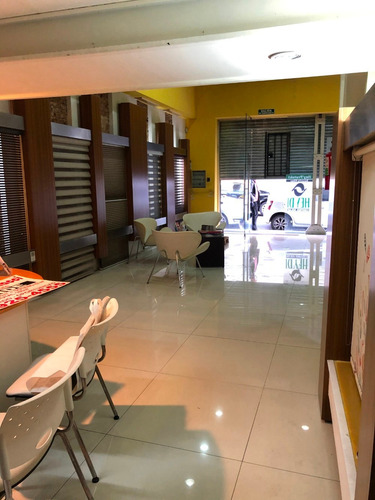 Imagen 3 de 14 de Excelente Local Totalmente Reciclado Con Sótano Y Entrepiso