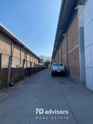 Arriendo De Bodega 1.947 M2 - Macul