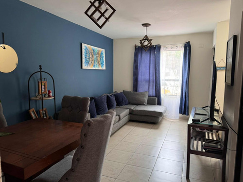 Casa De 3 Recámaras Con Clóset, 3 Baños Completos,sala De Tv