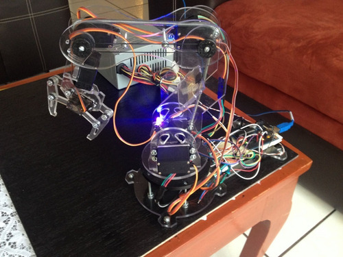 Kit Brazo Robótico Con 7 Servos Mg995 Acrilico + Arduino (Usado)