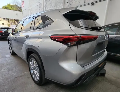 Toyota Highlander 3.5 Limited Panoramic Roof At
