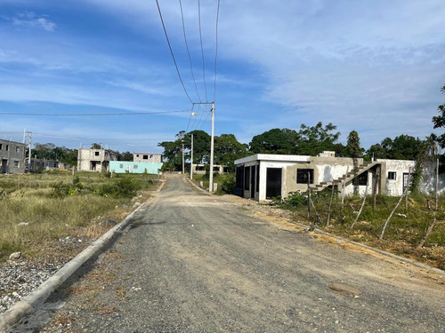 Vendo Solar 150 Mts En Residencial  Doña Esther En Santo Domingo