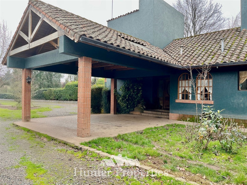 Casa En Venta De 4d3b De 365m2 En Condominio La Reina. Talca