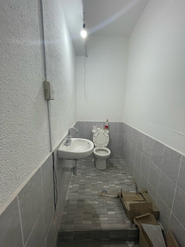 Local Comercial Para Comercio O Oficinas En Primer Piso En Adolfo López Mateos