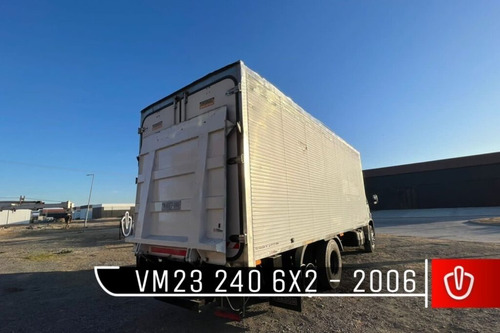 Imagen 2 de 6 de Volvo Vm23 240 6x2 (con Plataforma De Descarga)