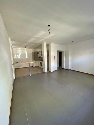 Imagen 4 de 14 de Retasado !! 3 Ambientes | Alberdi 2000