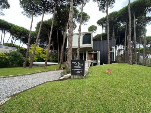 Departamento En Venta - 4 Dormitorios 2 Baños - 1.117mts2 - Carilo