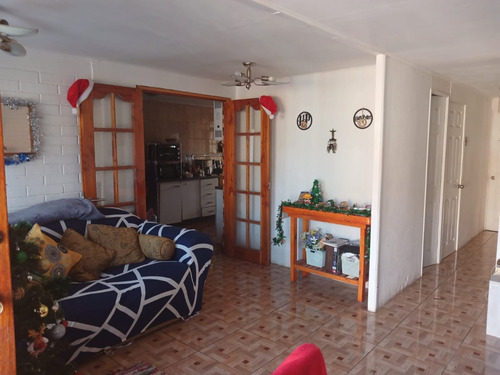 Casa Acogedora. Villa Los Héroes Maipú 3d, 1b, 1e, 1b.