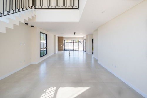 Imagem 10 de 15 de Casa Alto Padrão No Condomínio Caledônia Em Camboriú - 1304_1