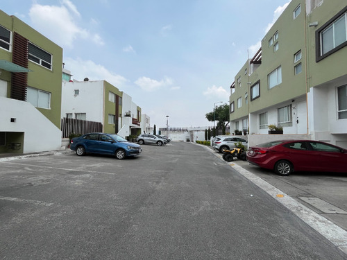 Casa En Privada, Ubicada A Un Costado Del Outlet De Punta Norte.