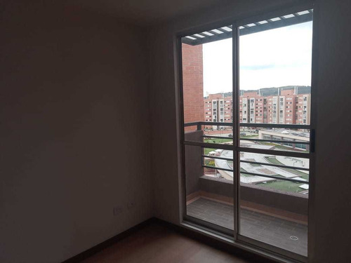 Imagen 12 de 14 de Arriendo Apartamento En Madrid Con Parqueadero Propio