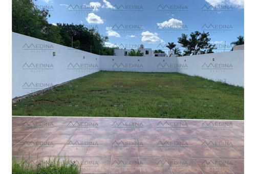 Amplia Casa En Venta Ubicada En Dzityá