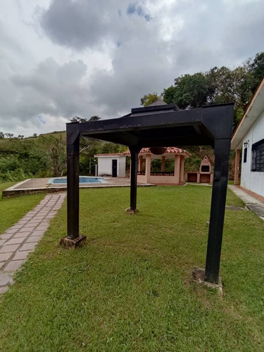 Venta De Finca En Aguirre, Montalbán - 1631 Inmobiliaria Maggi.