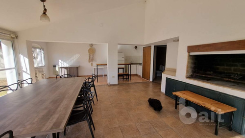 Imagen 18 de 30 de Venta Casa En Villa Belgrano, 4 Dormitorios Y 5 Baños Con Gran Parque!!
