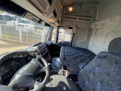 Imagem 5 de 10 de Iveco Stralis 410 6x2