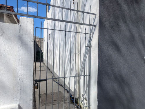 Muy Buen Padrón Céntrico De Múltiples Aplicaciones. Con Casa De 3 Dormitorios Y Terreno. Adaptable A Oficinas O Consultorios.