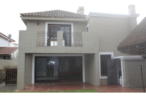 Casa Con Bungalow Y Jardín.