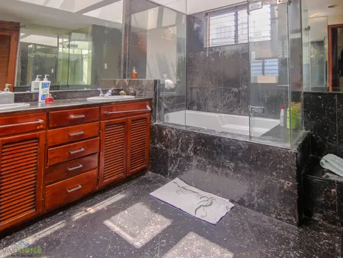 Apartamento En Venta En El Poblado Las Lomas. Cod V12653