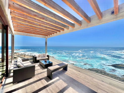 Gran Y Sólida Casa En Venta Con Privilegiada Vista, Zapallar