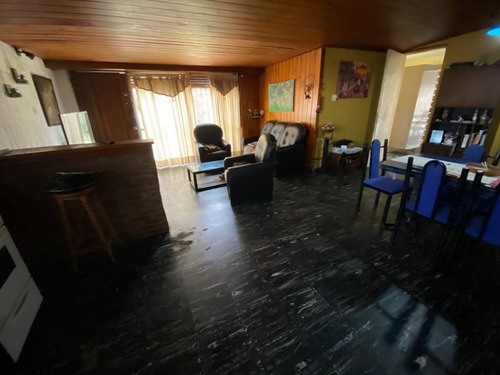 Imagen 7 de 20 de Casa En Venta Con Quincho, Amplio Jardín Y Cochera En Temperley