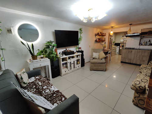5 Dormitorios / 3 Baños (98369)