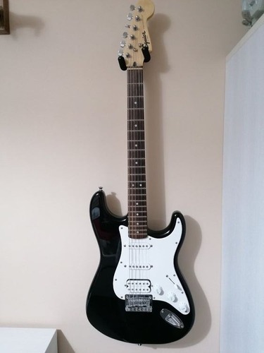 Guitarra Fender Squier Sretocaster Negra