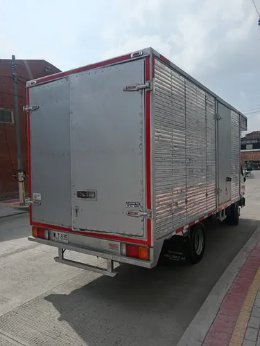 Camión Casi Nuevo Tipo Furgón Diesel
