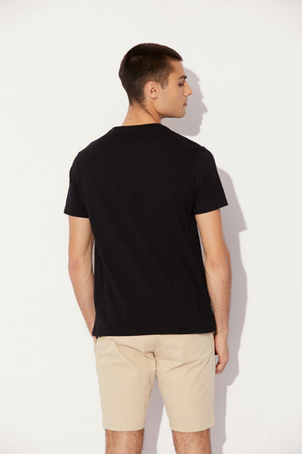 Imagen 3 de 4 de Remera Penguin V Neck Tee Casual Manga Corta Para Hombre
