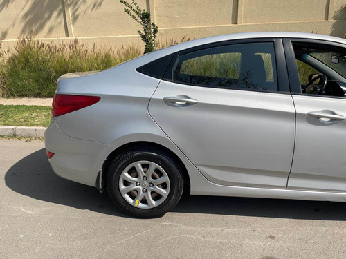Imagen 12 de 21 de Hyundai Accent 1.6 At Gl Sedan