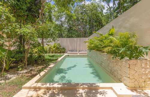 Villa De 4 Recamaras, Alberca Privada, Acabados De Lujo, Cuarto En Planta Baja, Pre-construccion En Venta Aldea Zama, Tulum.