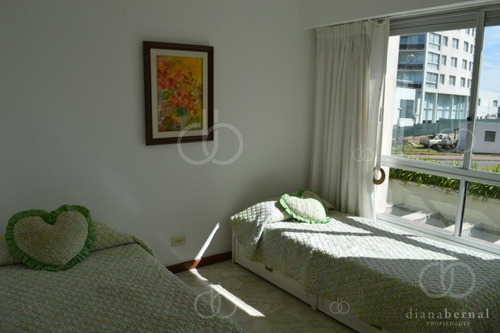 Imagen 9 de 20 de Apartamento En Goleta, En Venta, Mansa, Punta Del Este, 3 Dormitorios.