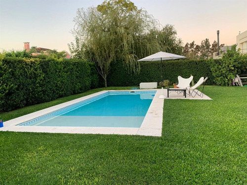 Casa En Venta, 4 Habitaciones. Haras Santa Maria