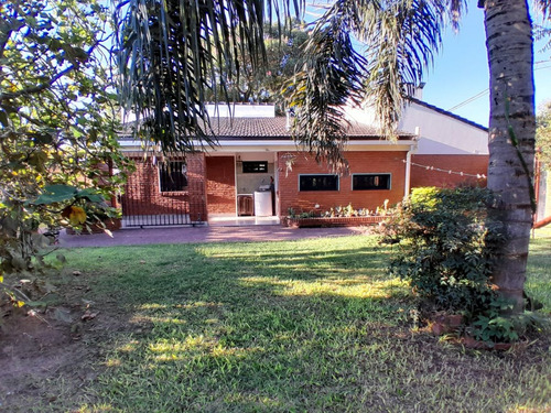 Casa En Esquina Con Doble Terreno
