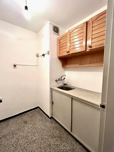 Amplia Oficina En Venta En Ciudad Vieja Montevideo