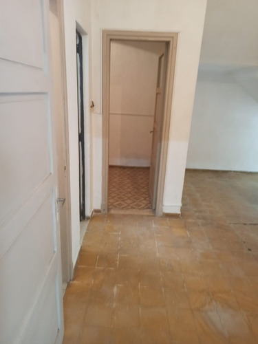 Alquilo Local Comercial Con Posibilidad De Casa En Sayago.