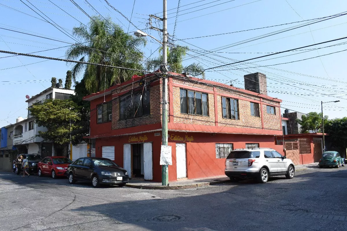 Casa Habitación Con Local Comercial En Venta En Col. Satélite.