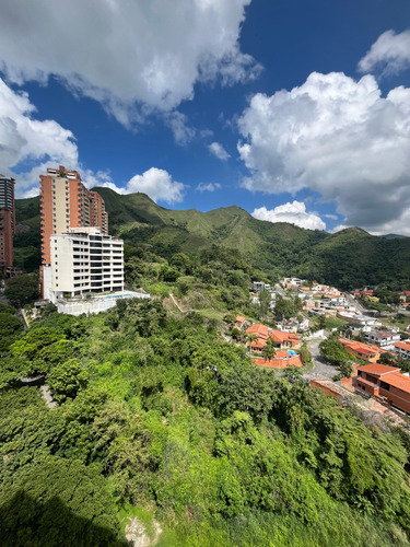 Vende Apartamento En La Urb. El Parral, Res. Royal Palace.
