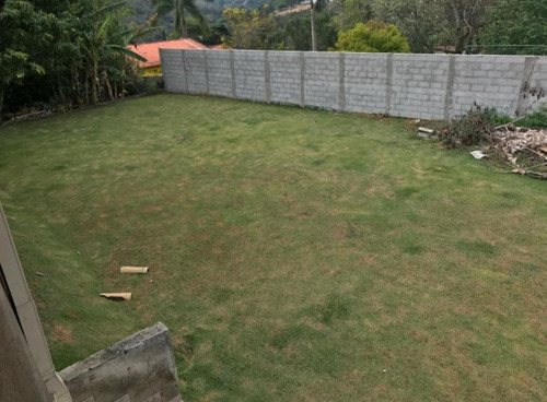 2.400 M², Casa Com 04 Dormitórios, Churrasqueira E Piscina !