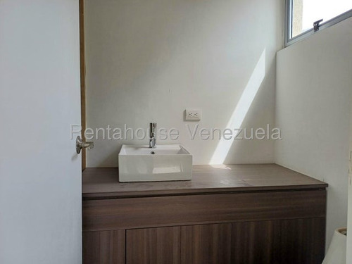 Agp Apartamento En Venta En Country Club, En Obra Gris Para Adaptarlo A Tú Gusto, Con Vista Al Ávila 25-22906 Ys