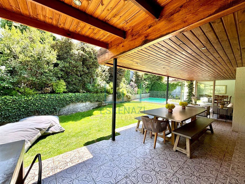 Remodelada!! Impecable Casa En Venta De 5 Dorm. La Dehesa.