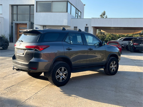 Toyota Fortuner Sr5 F2d0