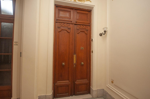 Departamento De 4 Ambientes En Edificio Histórico En Congreso