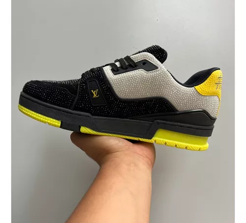 Busca tenis louis vuitton negro detalle amarillo hebilla a la