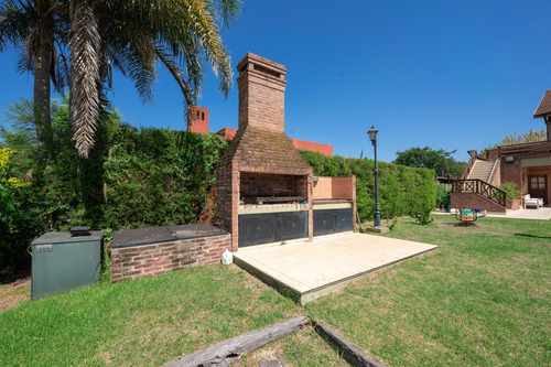 Casa Con Amarra Propia En Lote Con Salida Al Rio