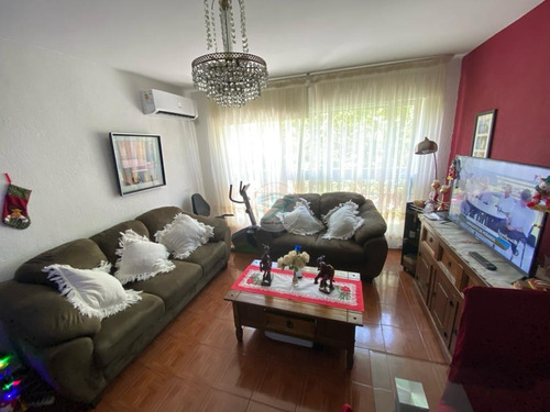 Vendo Apto 2 Dormitorios Av. Uruguay Y Ejido