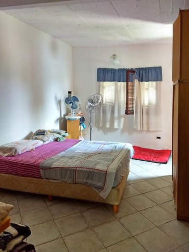 Casa En Venta En Centro Campana. 2 Dormitorios. Amplio Parque. Proyecto Construcción 2do Piso