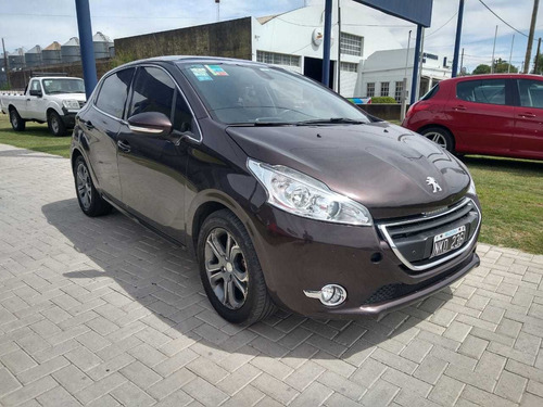 Imagen 8 de 11 de Peugeot 208 2014 1.6 Feline Pack Cuir