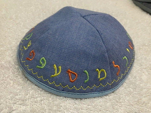 Kipa Bordada Alef- Bet. Gorrita Judïa. Yarmulka. Ayf Azul M Lisa